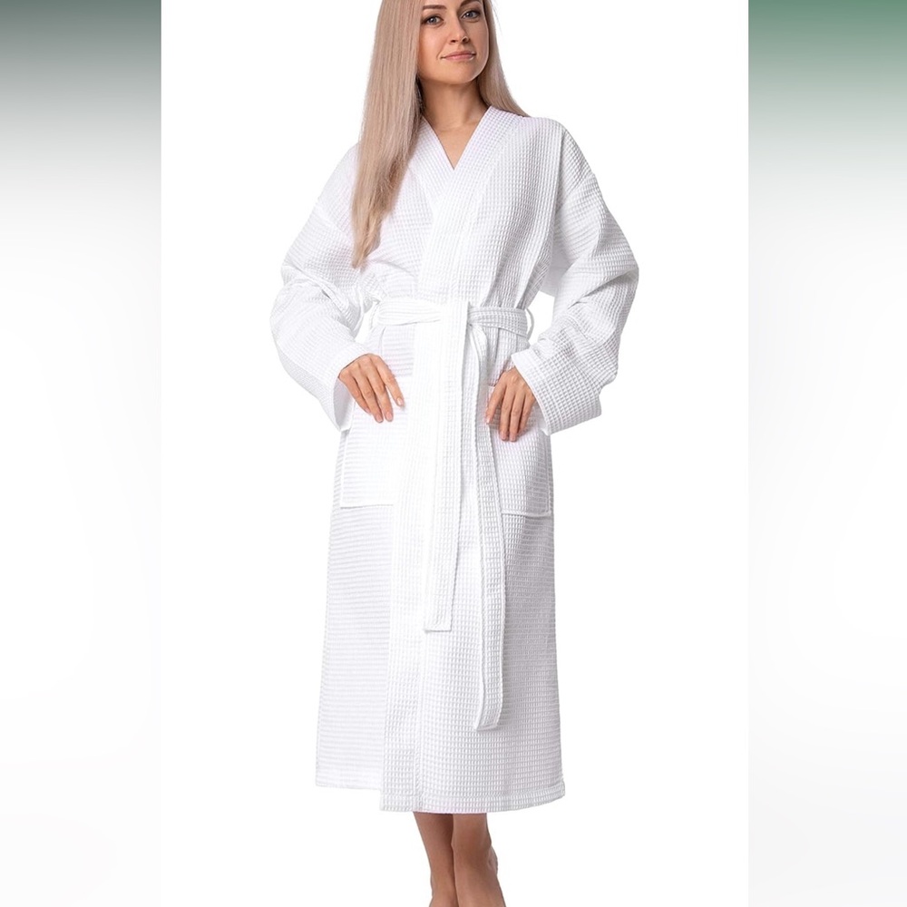 Women's White/cream Waffle Turkish cotton robe. Size L-XL   NWOT.